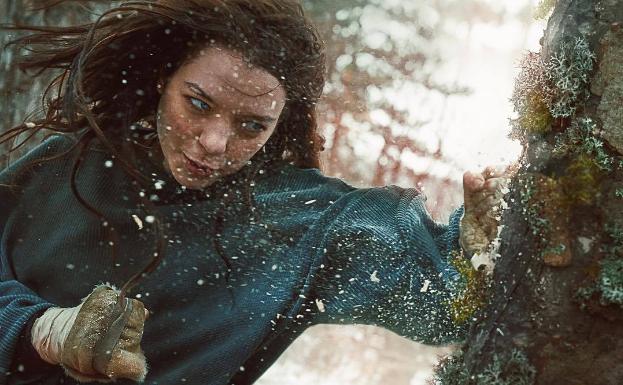 Esme Creed-Miles, en una escena de 'Hanna'.