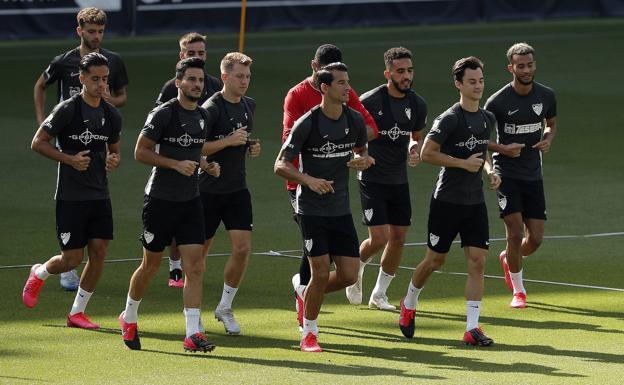 El Málaga, pendiente de si mañana podrá arrancar los entrenamientos con todo el equipo