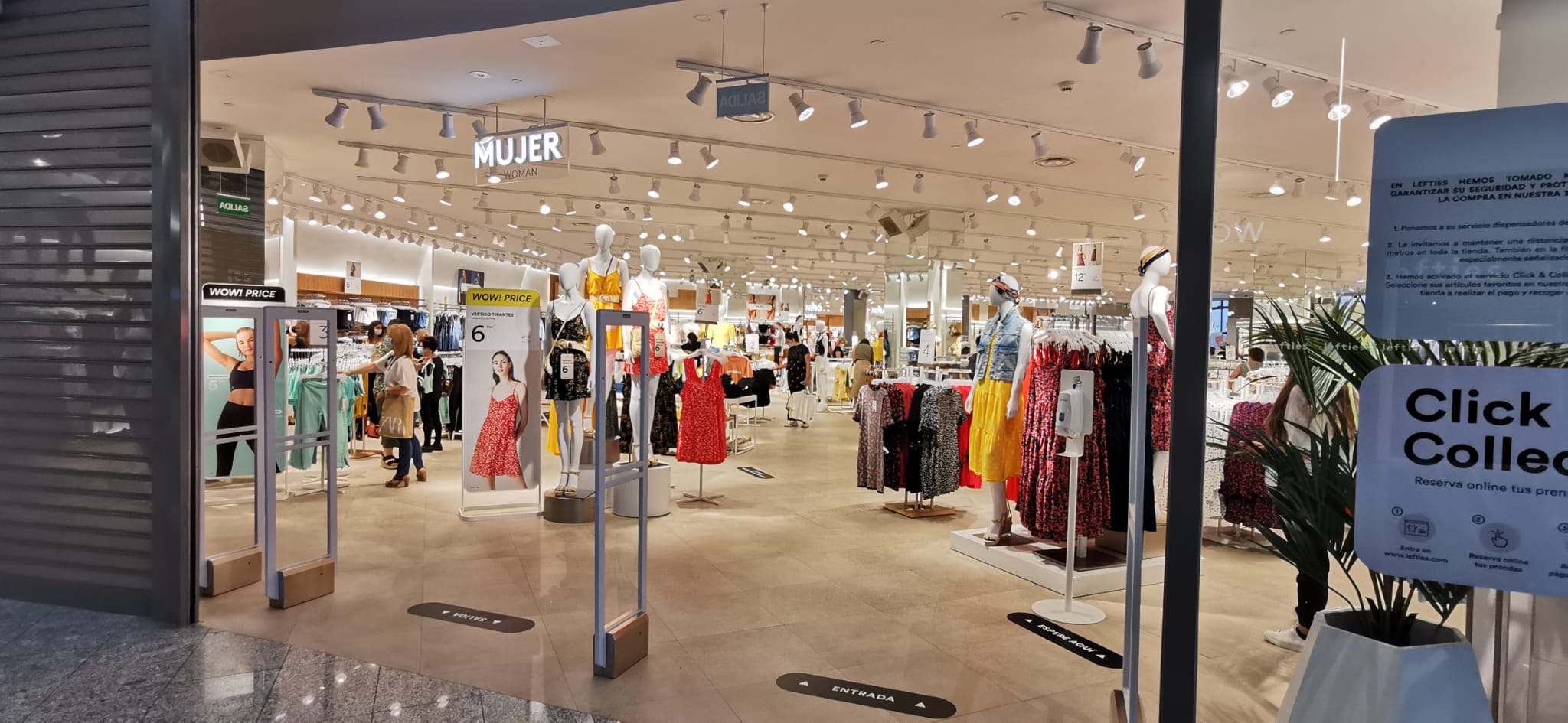 Reapertura de la zona comercial de la estación María Zambrano de Málaga.