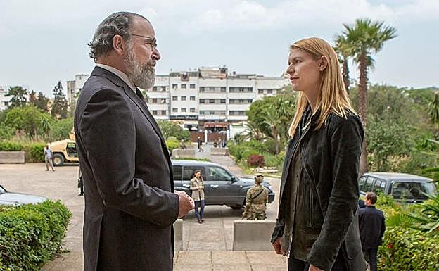 Saul Berenson y Carrie, en un fotograma de la serie.