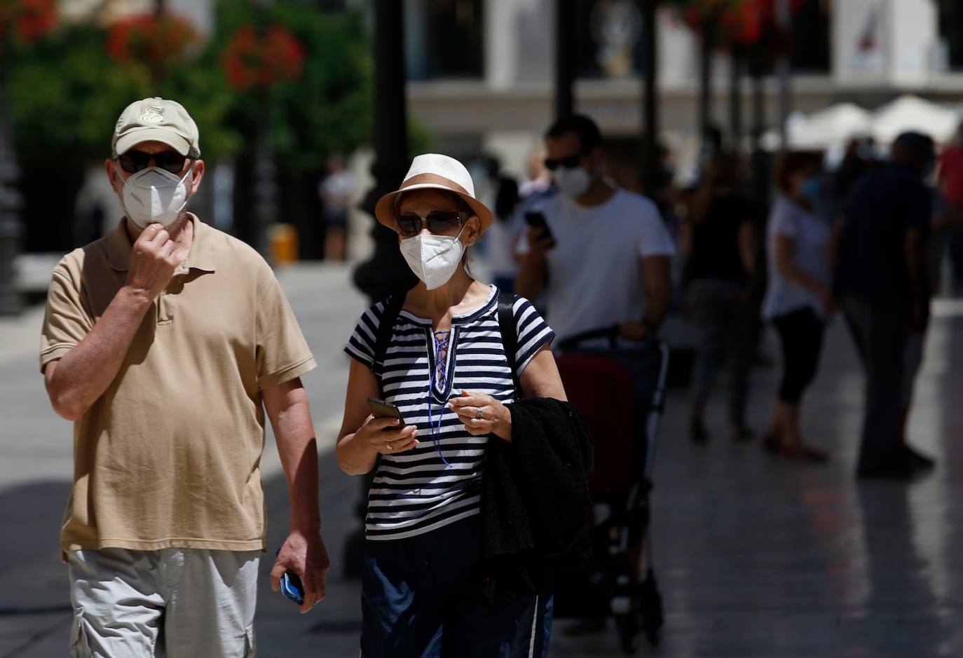 Más actividad en las tiendas y mayor presencia de gente en las calles de Málaga en la fase 2