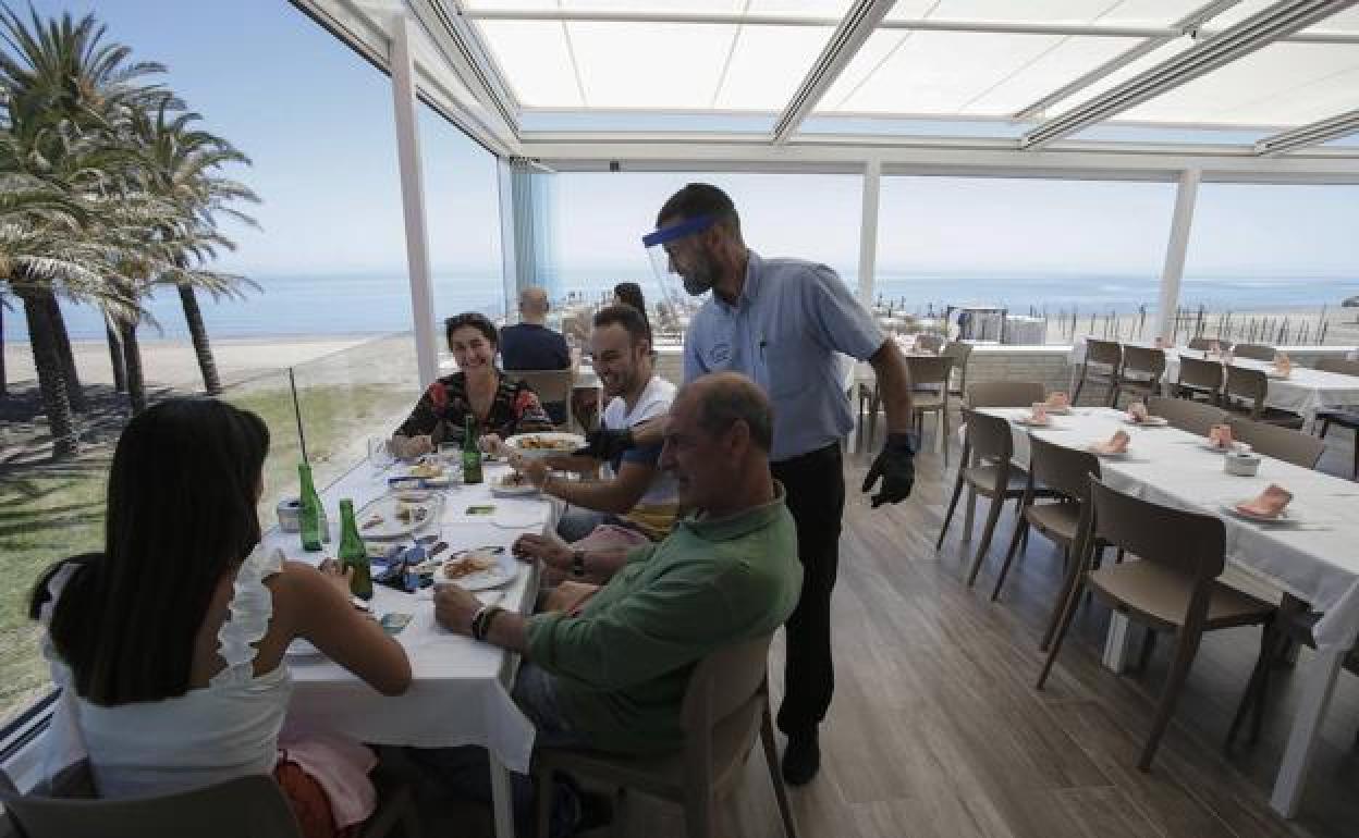 Más invitados a tus reuniones con amigos y familiares con la llegada de la fase 3 a Málaga