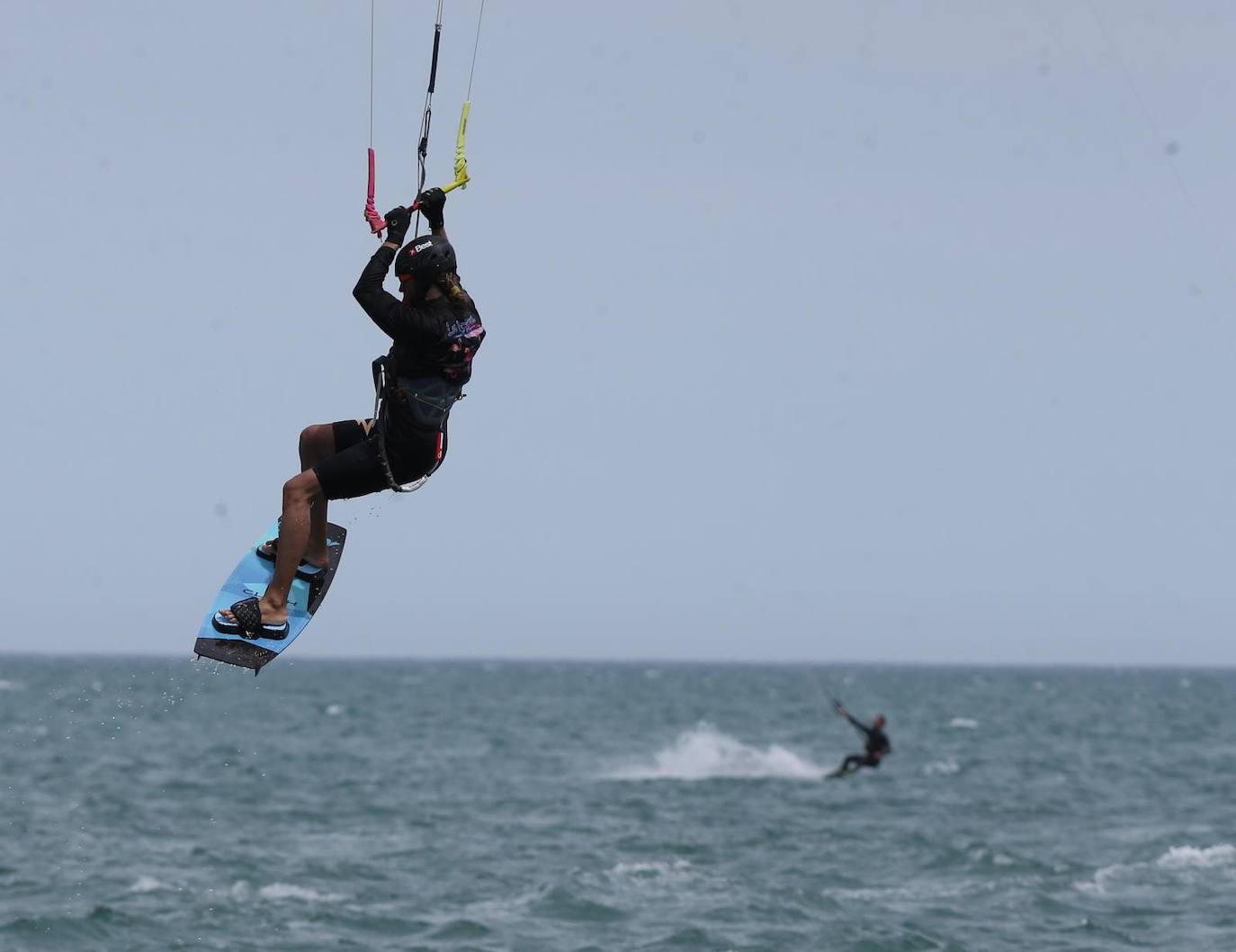 Los aficionados a los deportes de viento también han aprovechado este sábado. 
