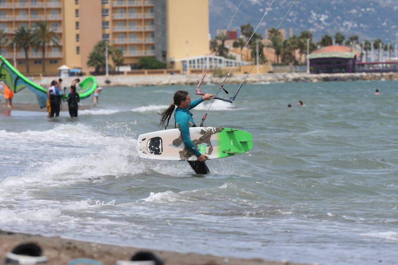 Los aficionados a los deportes de viento también han aprovechado este sábado. 
