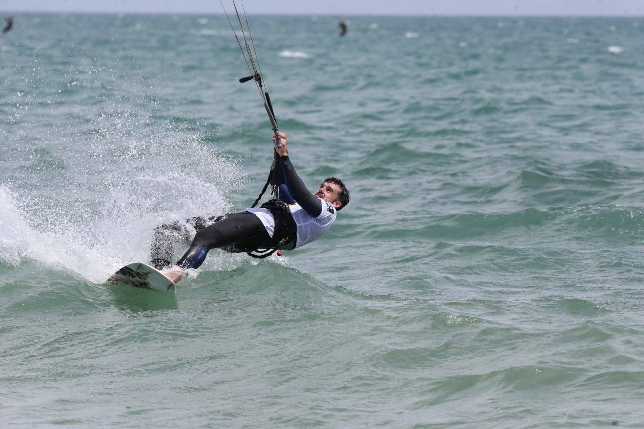Los aficionados a los deportes de viento también han aprovechado este sábado. 