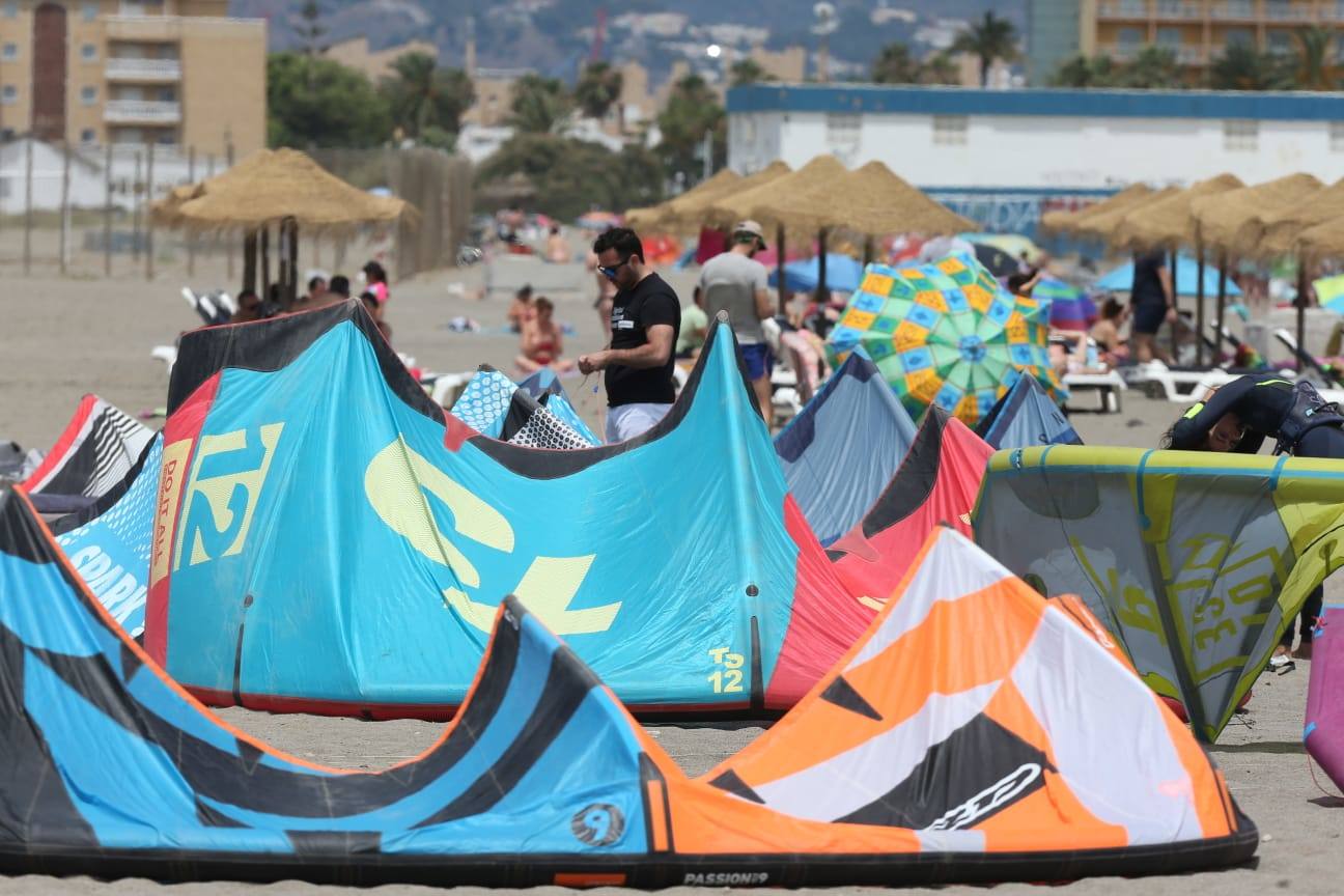 Los aficionados a los deportes de viento también han aprovechado este sábado. 
