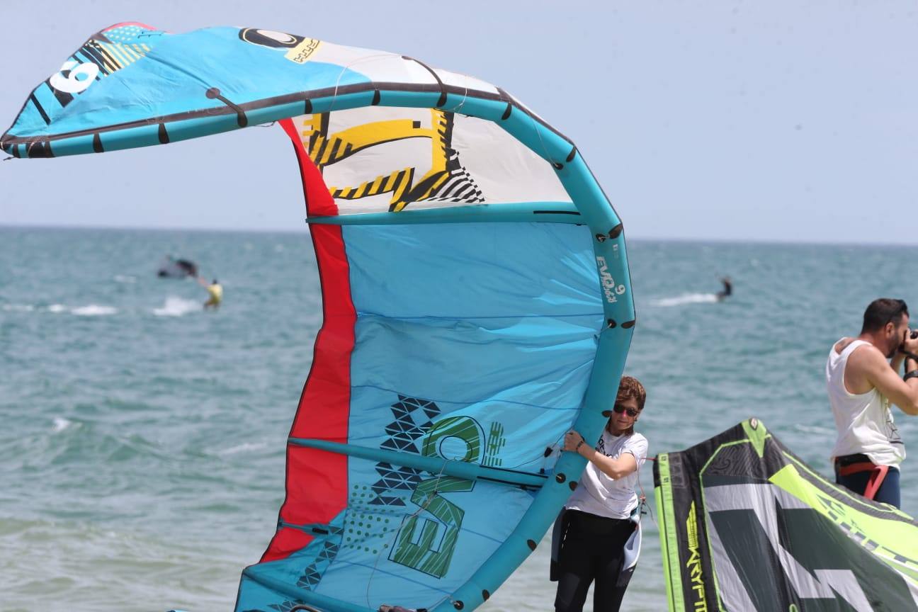 Los aficionados a los deportes de viento también han aprovechado este sábado. 