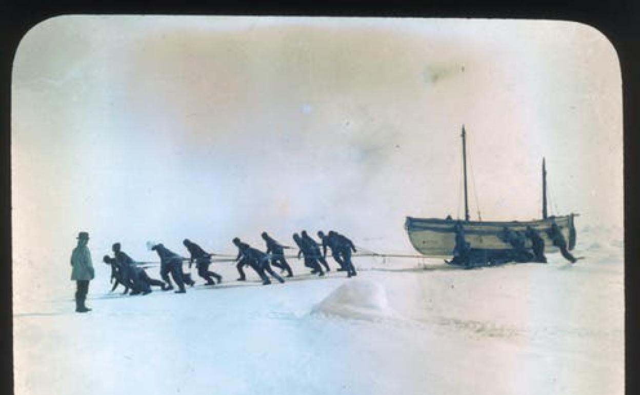 Fotografía de la legendaria expedición antártica de Shackleton en el buque Endurance (Frank Hurley y George Edward Marston, 1914-1917). 