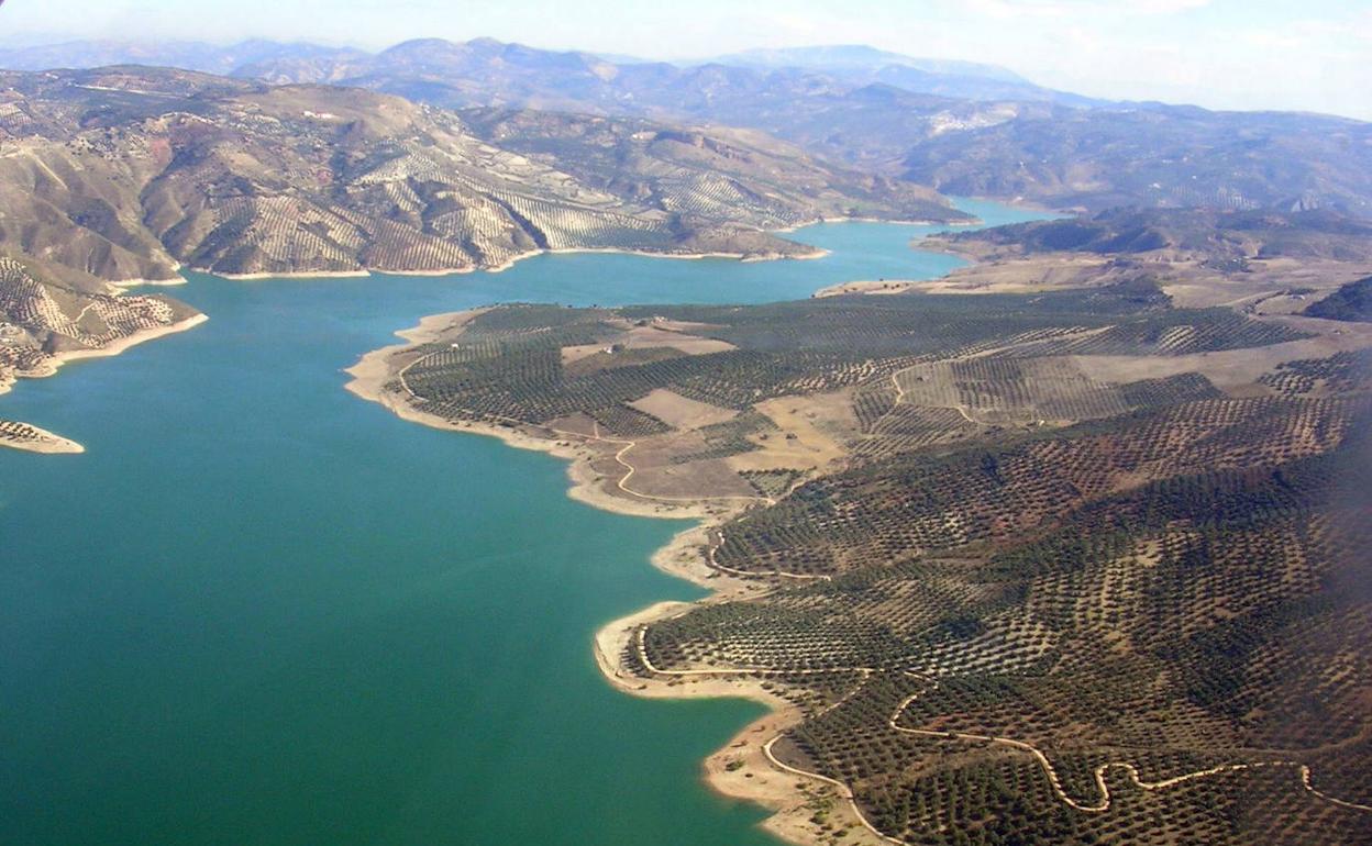 El embalse cordobés de Iznájar es el más grande de Andalucía. 