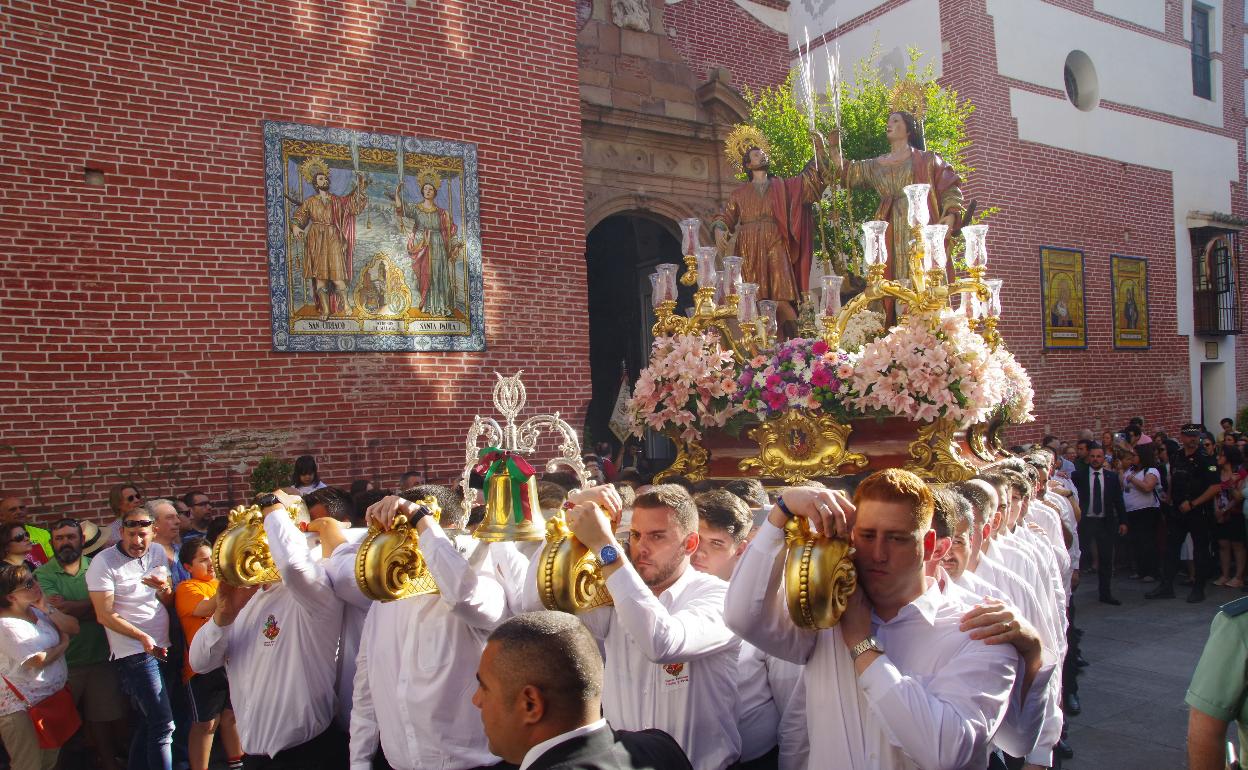 Salida de la procesión de los Santos Patronos desde la iglesia de los Mártires en 2018.