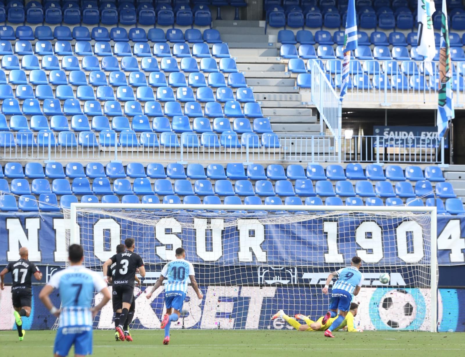 La vuelta del fútbol a La Rosaleda tras el parón de LaLiga por la pandemia