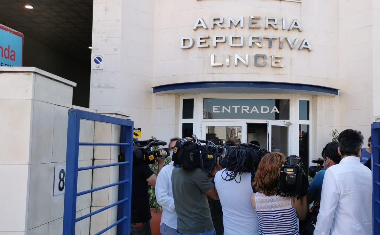 Detienen al hombre que disparó contra fotos de miembros del Gobierno en una galería deportiva de Málaga