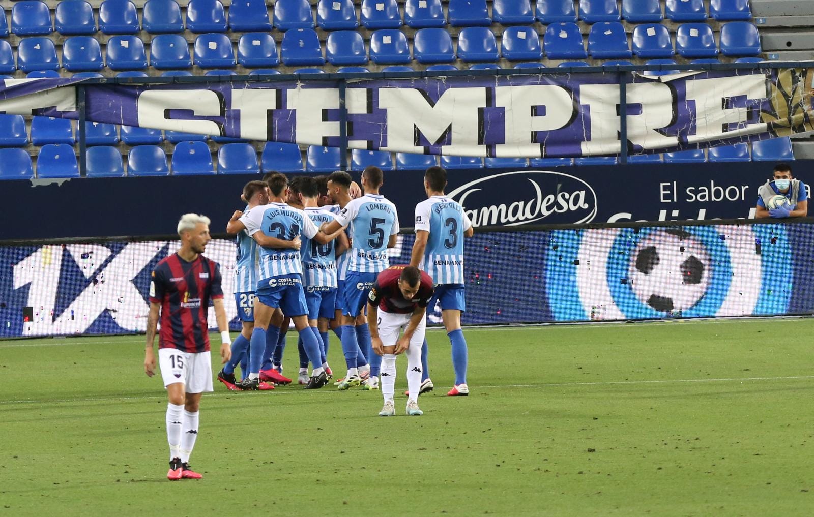 Todos los momentos del partido en imágenes desde La Rosaleda, que por segunda vez abre sus puertas para el fútbol pero sin aficionados en las gradas. 