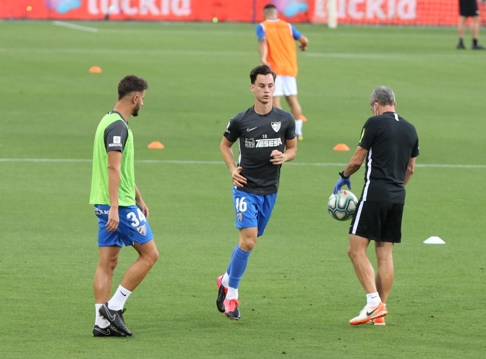 Todos los momentos del partido en imágenes desde La Rosaleda, que por segunda vez abre sus puertas para el fútbol pero sin aficionados en las gradas. 