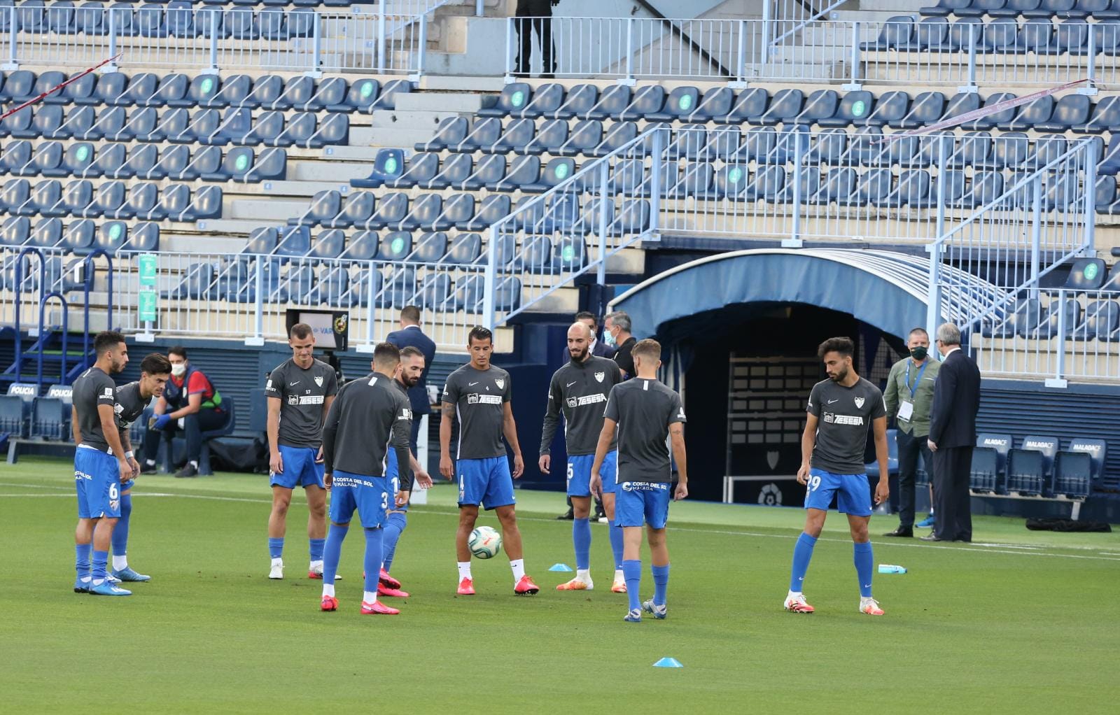 Todos los momentos del partido en imágenes desde La Rosaleda, que por segunda vez abre sus puertas para el fútbol pero sin aficionados en las gradas. 