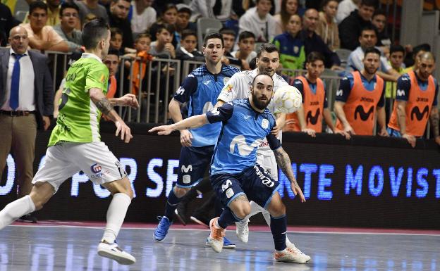 Imagen principal - Arriba, el astro del Movistar Inter Ricardinho, que pese a que deja el equipo parece que acudirá al torneo; sobre estas líneas, un lance del duelo Barça-El Pozo (con Ximbinha) de la Copa de España y, a la derecha, Nano, del Viña Albali Valdepeñas, revelación de la temporada.