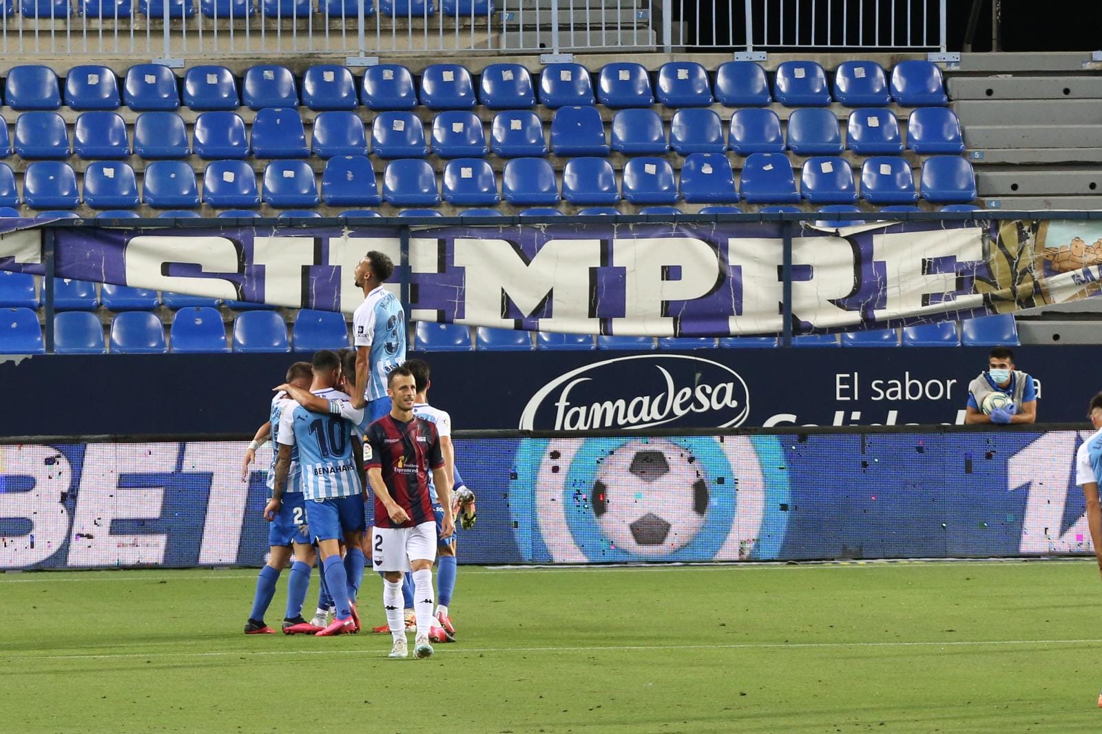 Todos los momentos del partido en imágenes desde La Rosaleda, que por segunda vez abre sus puertas para el fútbol pero sin aficionados en las gradas. 