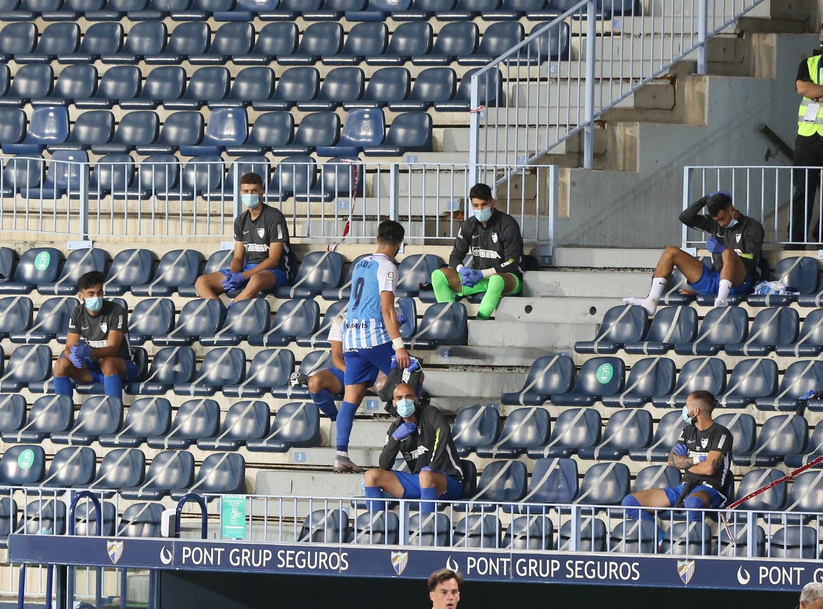 Todos los momentos del partido en imágenes desde La Rosaleda, que por segunda vez abre sus puertas para el fútbol pero sin aficionados en las gradas. 