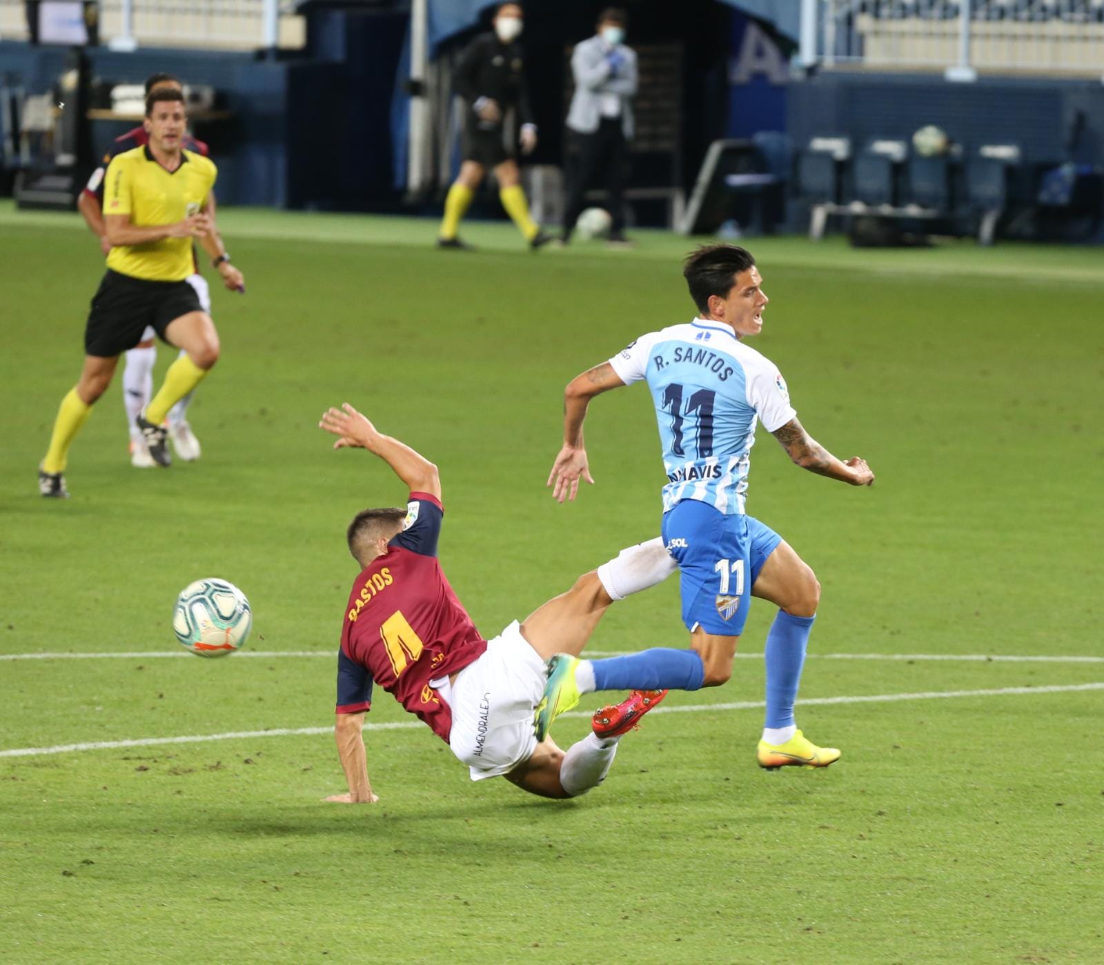 Todos los momentos del partido en imágenes desde La Rosaleda, que por segunda vez abre sus puertas para el fútbol pero sin aficionados en las gradas. 