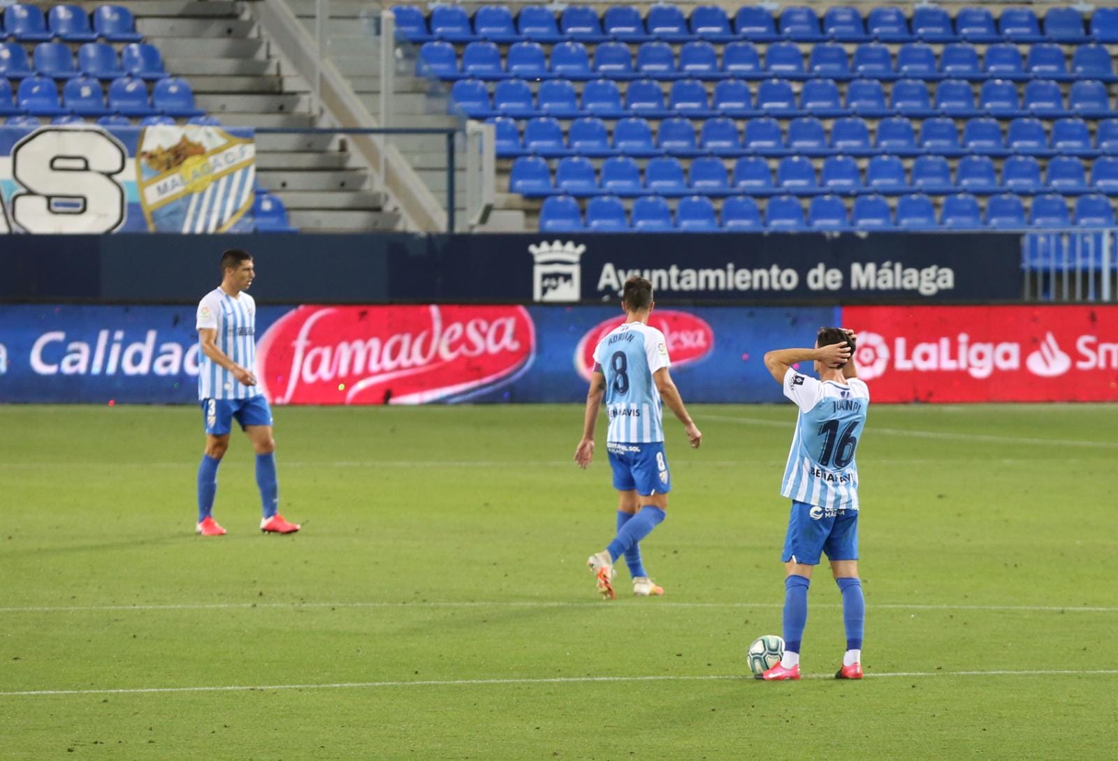 Todos los momentos del partido en imágenes desde La Rosaleda, que por segunda vez abre sus puertas para el fútbol pero sin aficionados en las gradas. 