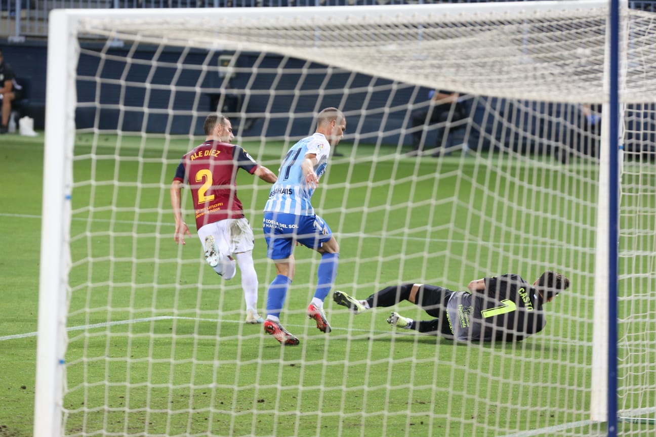 Todos los momentos del partido en imágenes desde La Rosaleda, que por segunda vez abre sus puertas para el fútbol pero sin aficionados en las gradas. 