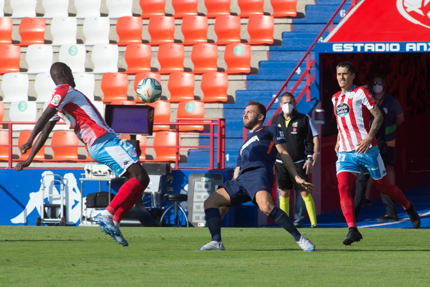 Partido entre rivales directos por la permanencia en el Anxo Carro de Lugo que corresponde a la jornada 35 de LaLiga Smartbank.