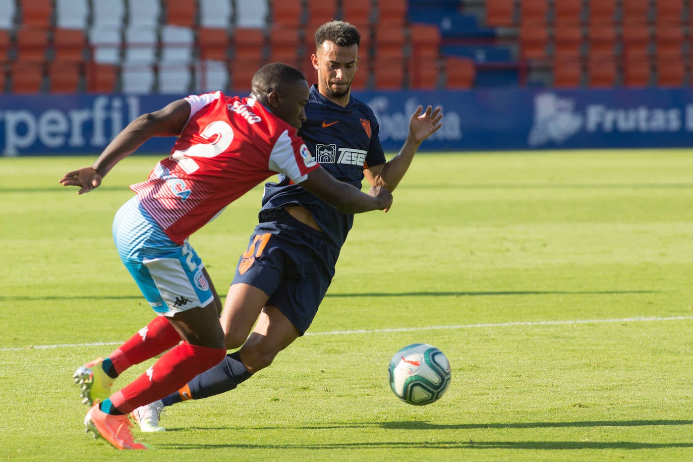 Partido entre rivales directos por la permanencia en el Anxo Carro de Lugo que corresponde a la jornada 35 de LaLiga Smartbank.