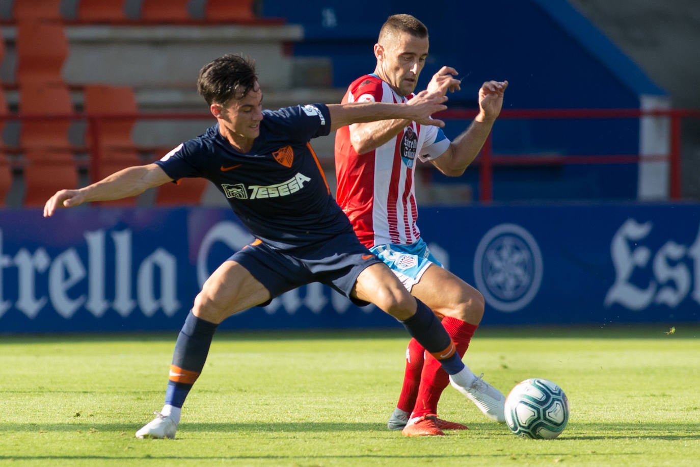 Partido entre rivales directos por la permanencia en el Anxo Carro de Lugo que corresponde a la jornada 35 de LaLiga Smartbank.