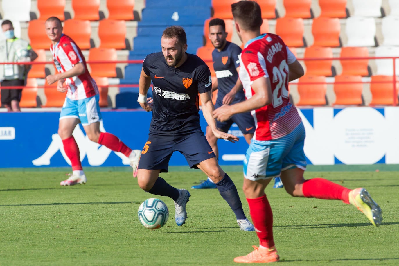 Partido entre rivales directos por la permanencia en el Anxo Carro de Lugo que corresponde a la jornada 35 de LaLiga Smartbank.