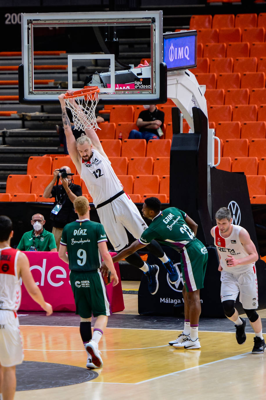 El Unicaja cierra la temporada con un cómodo triunfo ante el Bilbao.