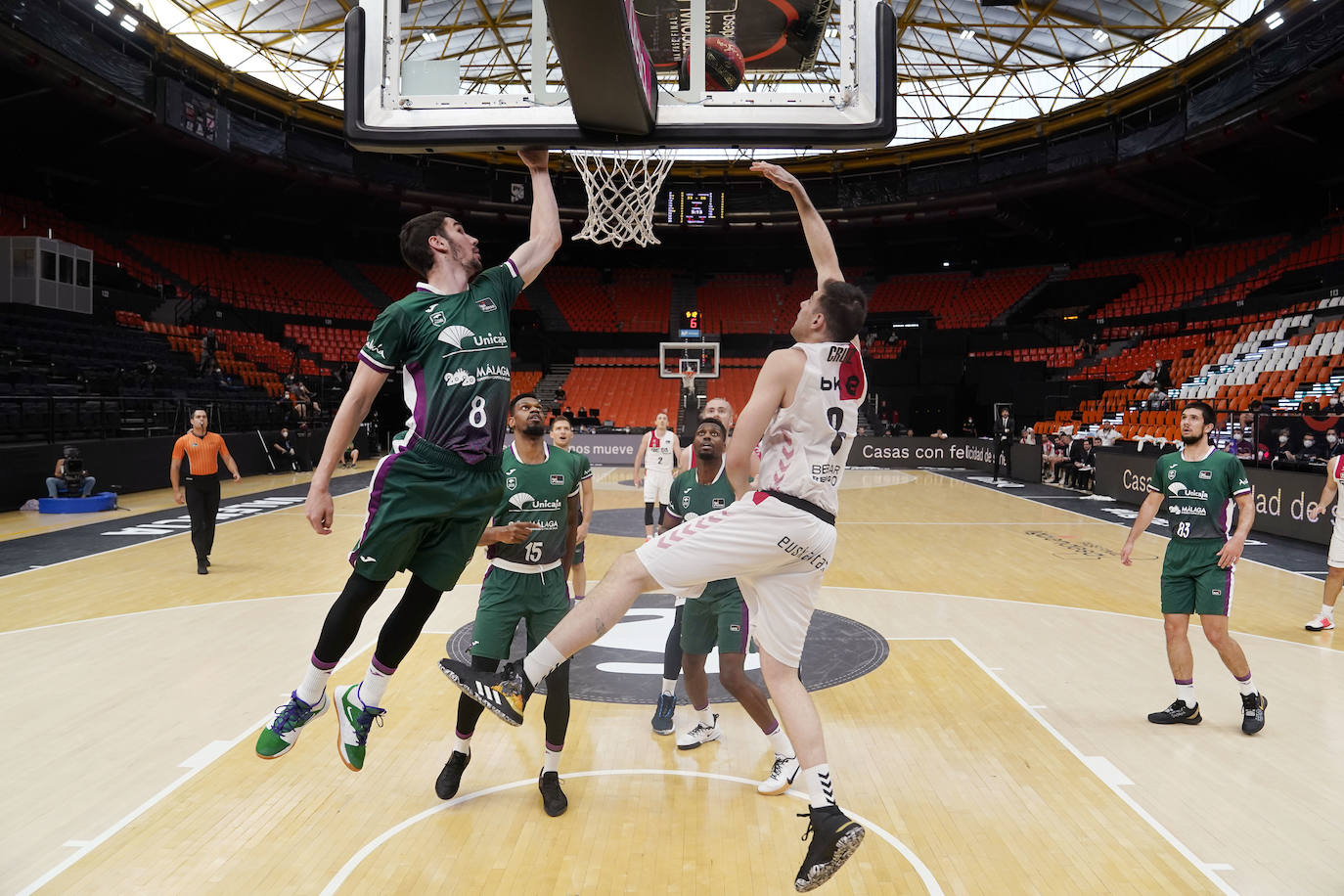 El Unicaja cierra la temporada con un cómodo triunfo ante el Bilbao.