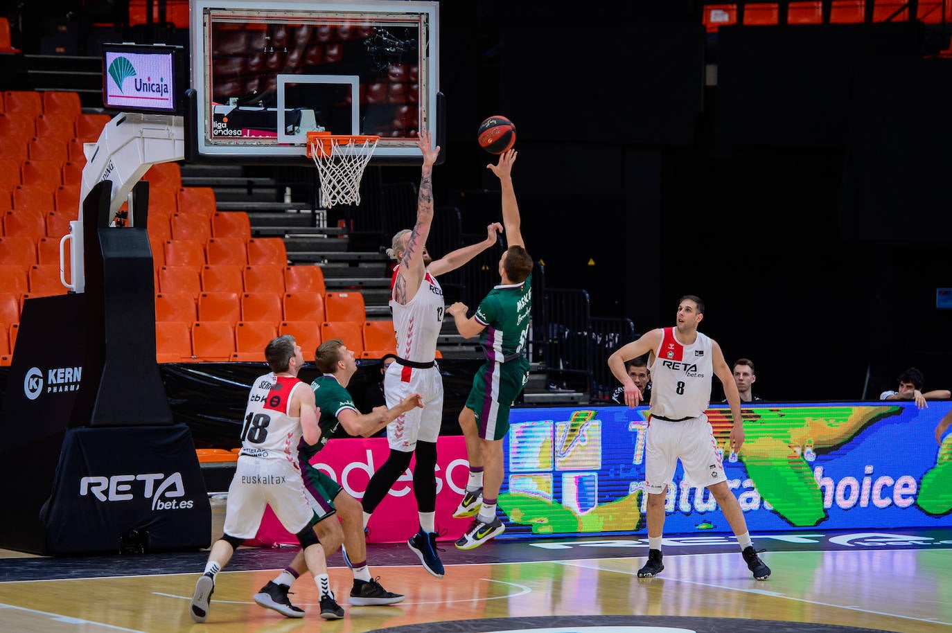 El Unicaja cierra la temporada con un cómodo triunfo ante el Bilbao.