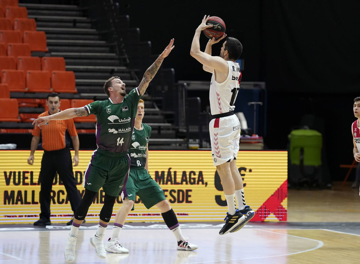 El Unicaja cierra la temporada con un cómodo triunfo ante el Bilbao.