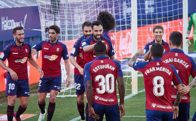 Los jugadores de Osasuna celebran el gol de la victoria de Enric Gallego ante el Leganés. 