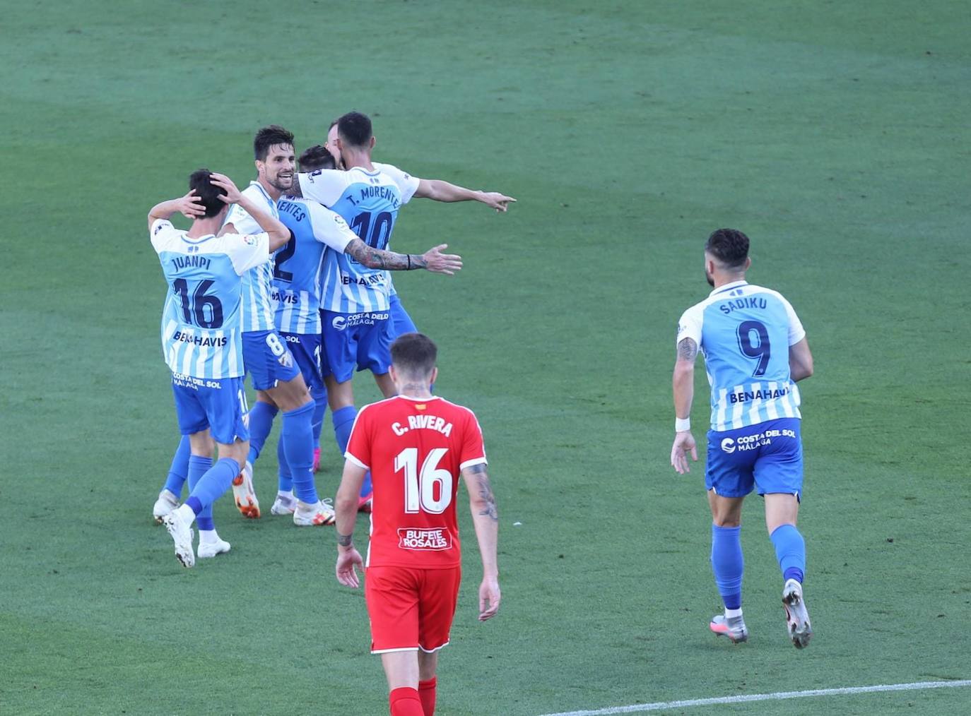 El Málaga gana al Girona (2-0).