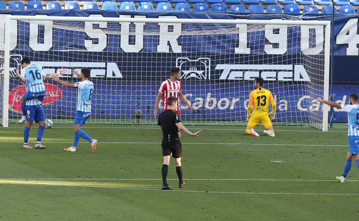 La celebración del segundo gol malaguista el domingo. 