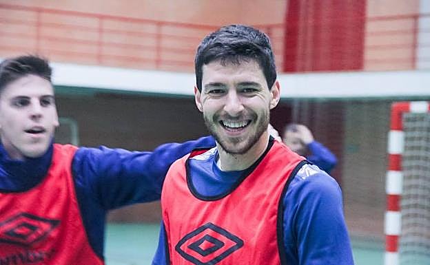 MIguel Conde, sonriente. 