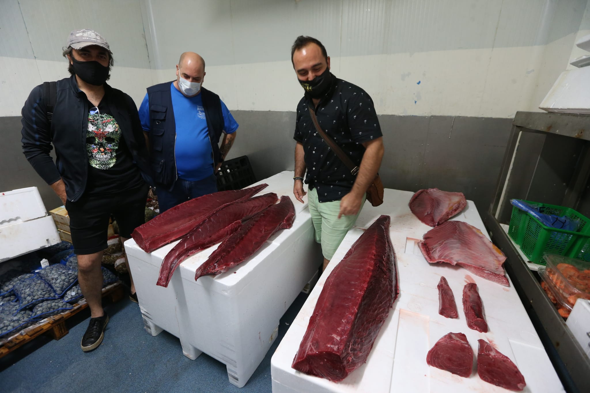 Varios puestos de Mercamálaga, realizan a diario el espectacular despiece de esta especie tan apreciada en el mundo