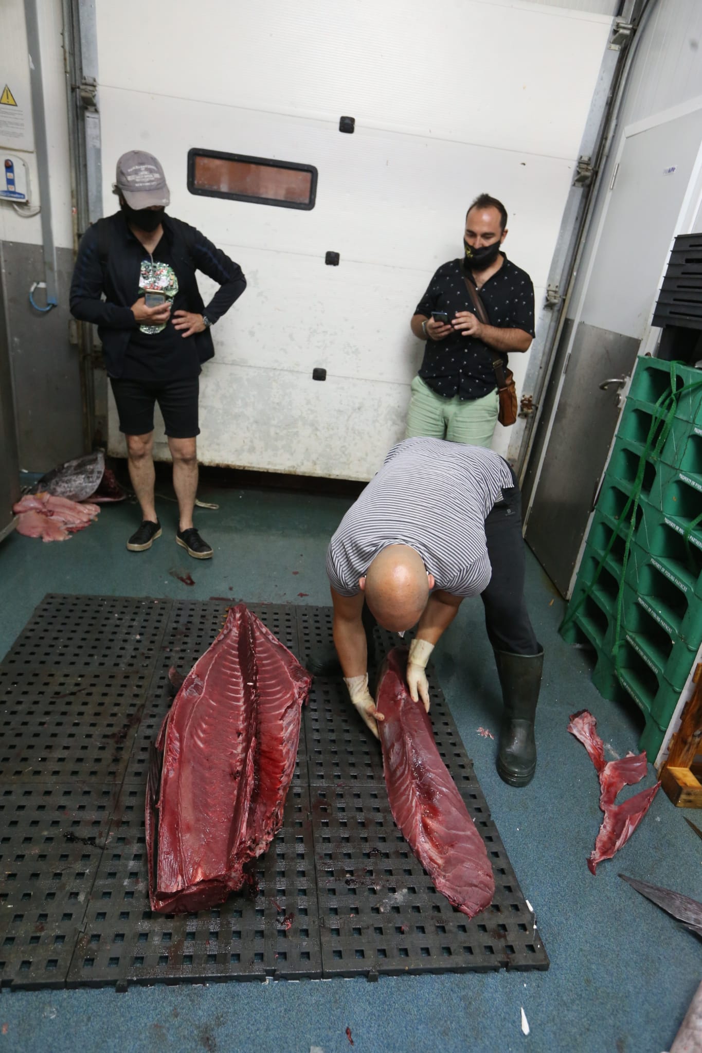 Varios puestos de Mercamálaga, realizan a diario el espectacular despiece de esta especie tan apreciada en el mundo