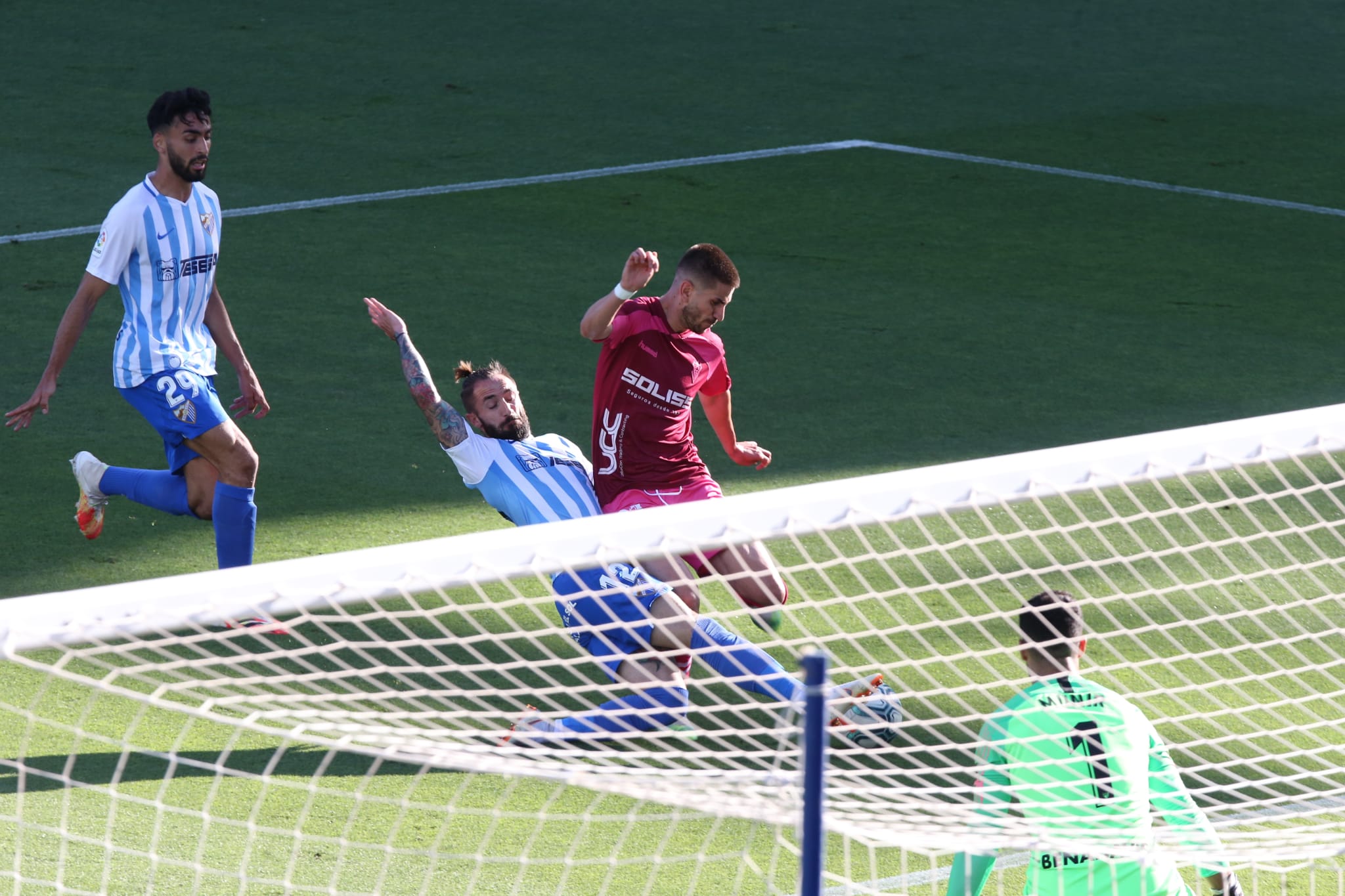 Duelo directo entre dos rivales que luchan por la permanencia en Segunda a falta de pocas jornadas para el final del campeonato.