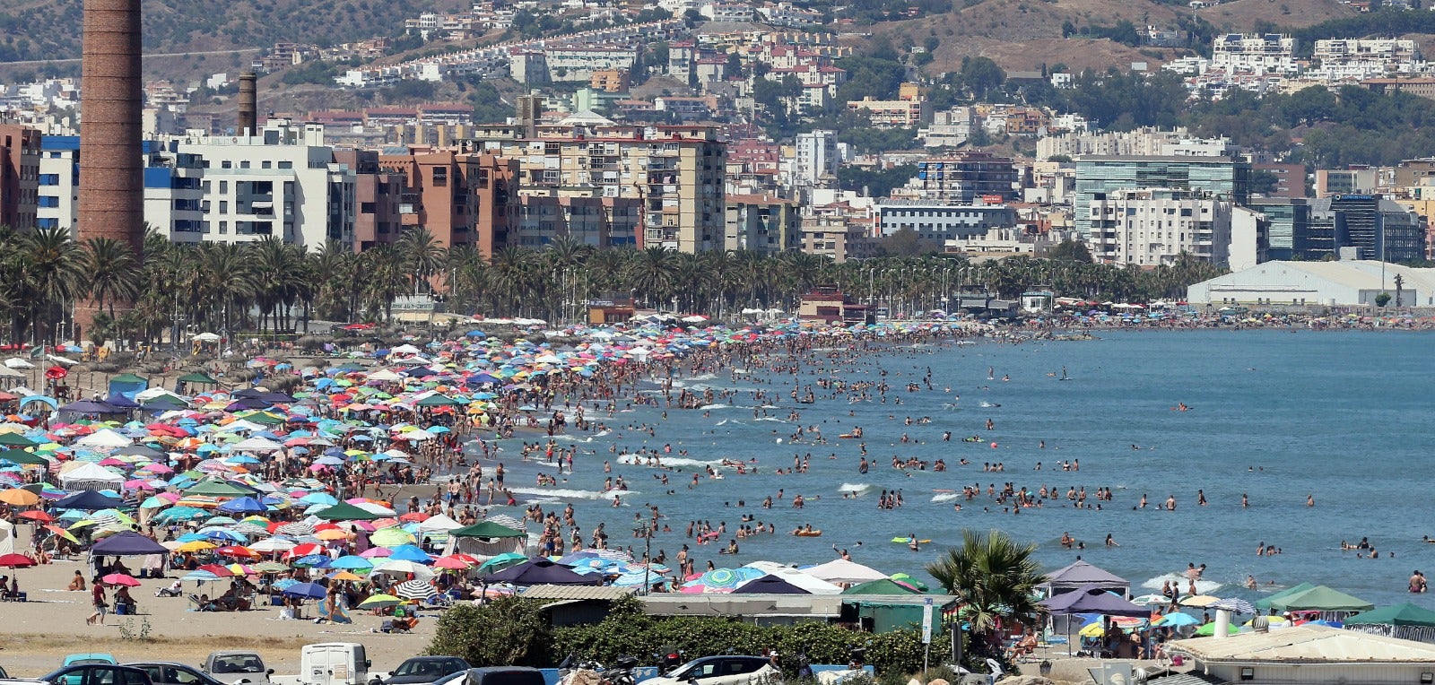 La avalancha de bañistas obliga al cierre puntual de 29 playas en Málaga por exceso de aforo