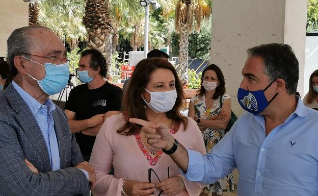 De la Torre esta mañana junto a los consejeros Carmen Crespo (Medio Ambiente) y Elías Bendodo (Presidencia).