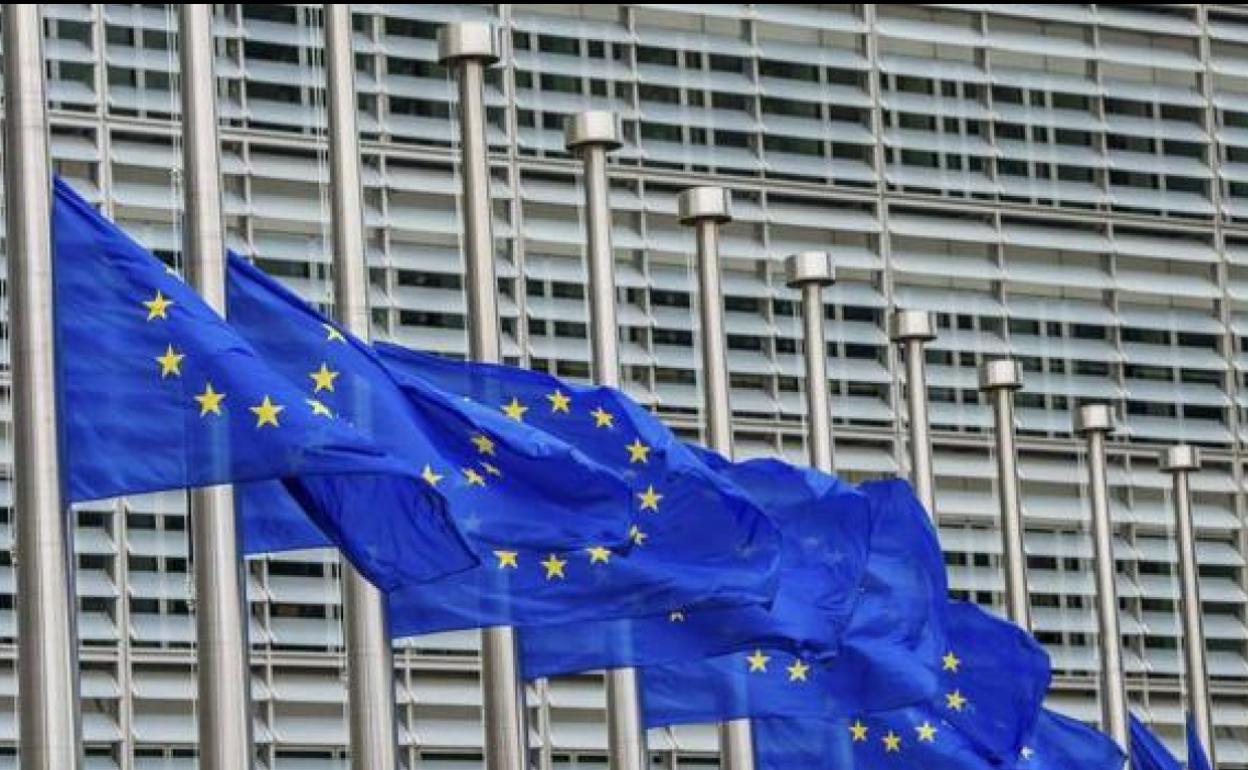 Ofrecen 535 puestos para trabajar de secretarios en la Unión Europea
