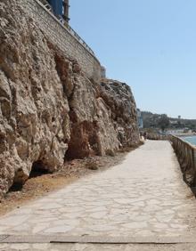 Imagen secundaria 2 - Sendero por el que discurre este tramo de la Senda Litoral de Málaga. Túnel del Peñón del Cuervo. Camino hacia La Araña.