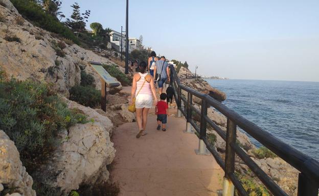 Este tramo de la Senda Litoral de Málaga es idóneo para hacer en familia.