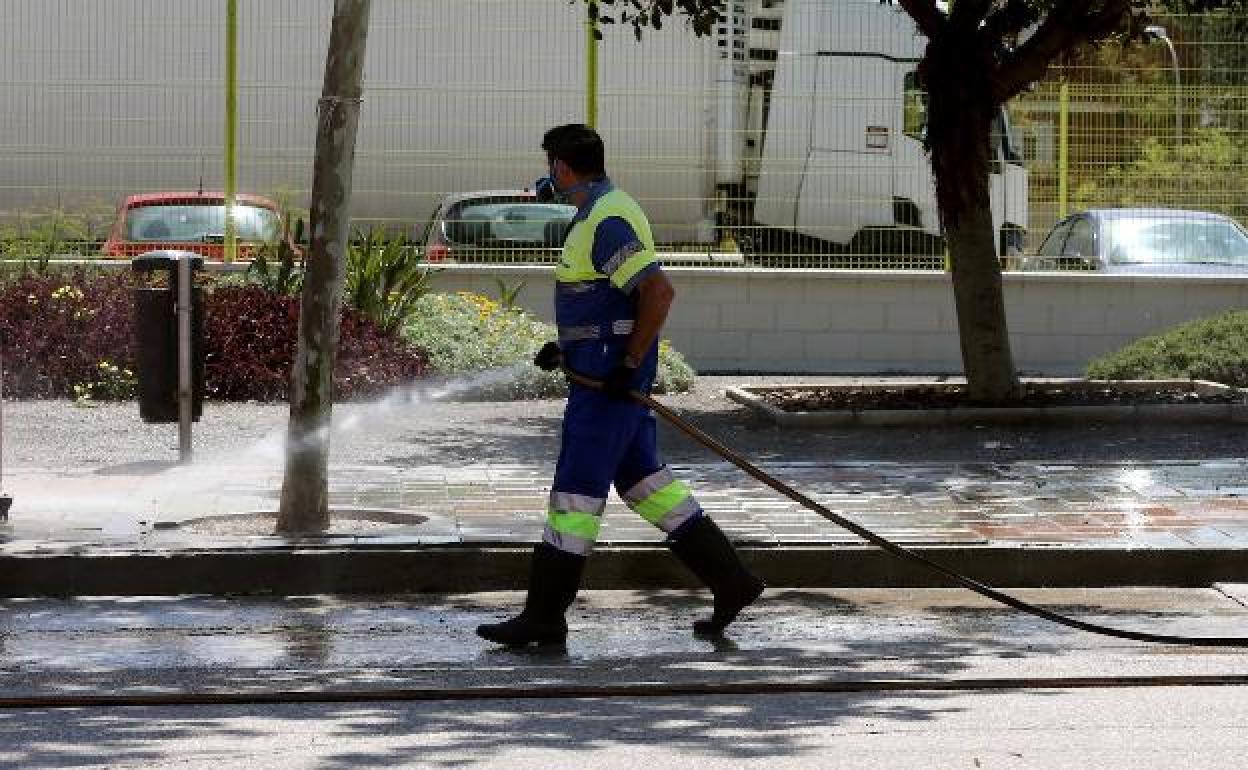 El Ayuntamiento de Málaga acerca posturas con los privados de Limasa para la liquidación de la empresa