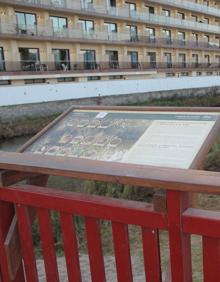 Imagen secundaria 2 - Torreón de la Cala. Carteles que indican el inicio de la ruta. Puente sobre el arroyo de la Cala.