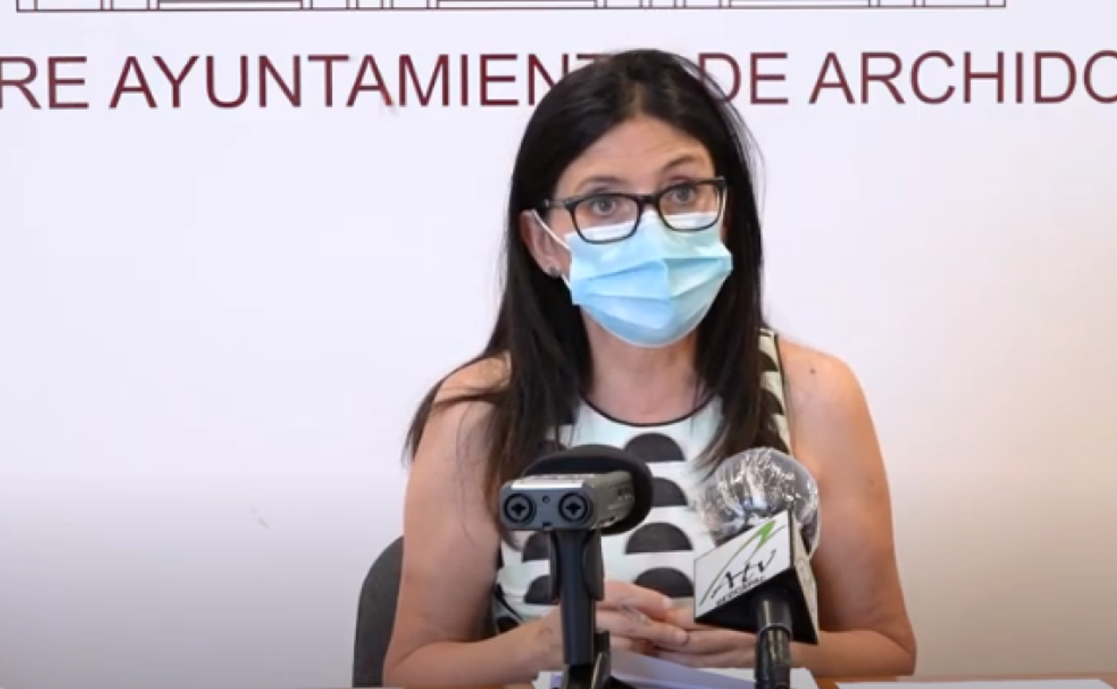 La alcaldesa de Archidona, Mercedes Montero, en rueda de prensa.