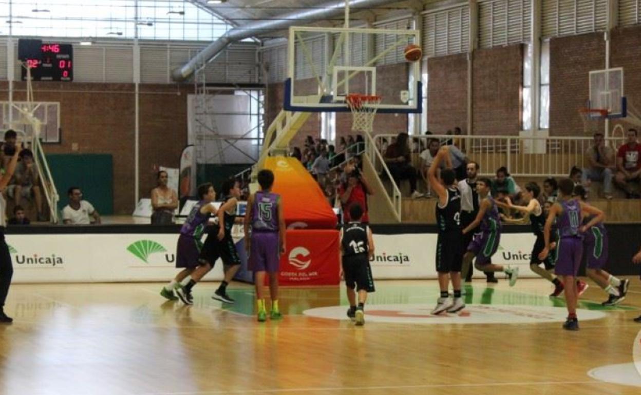 Imagen de un partido de Minibasket en Los Guindos.