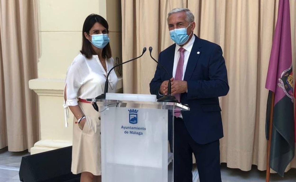 Susana Carillo y José del Río, esta mañana en el Ayuntamiento. 